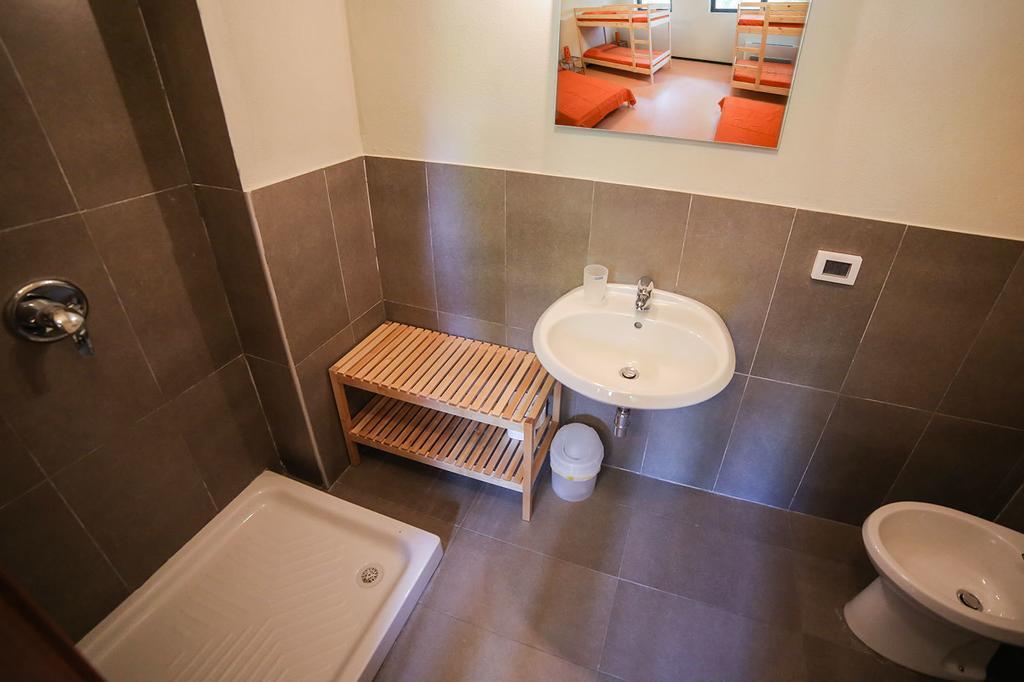 Oasi Hostel Merone Bilik gambar
